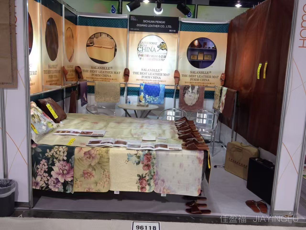 Trade fair booth · 展会现场 Trade fair booth · 展会现场